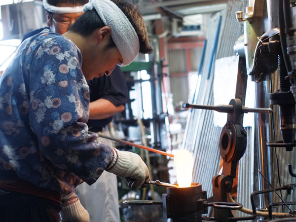 飲み屋の厚口グラス