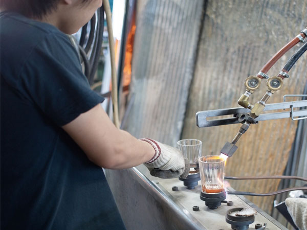 飲み屋の厚口グラス