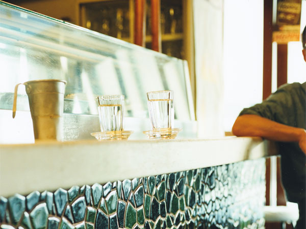 飲み屋の厚口グラス
