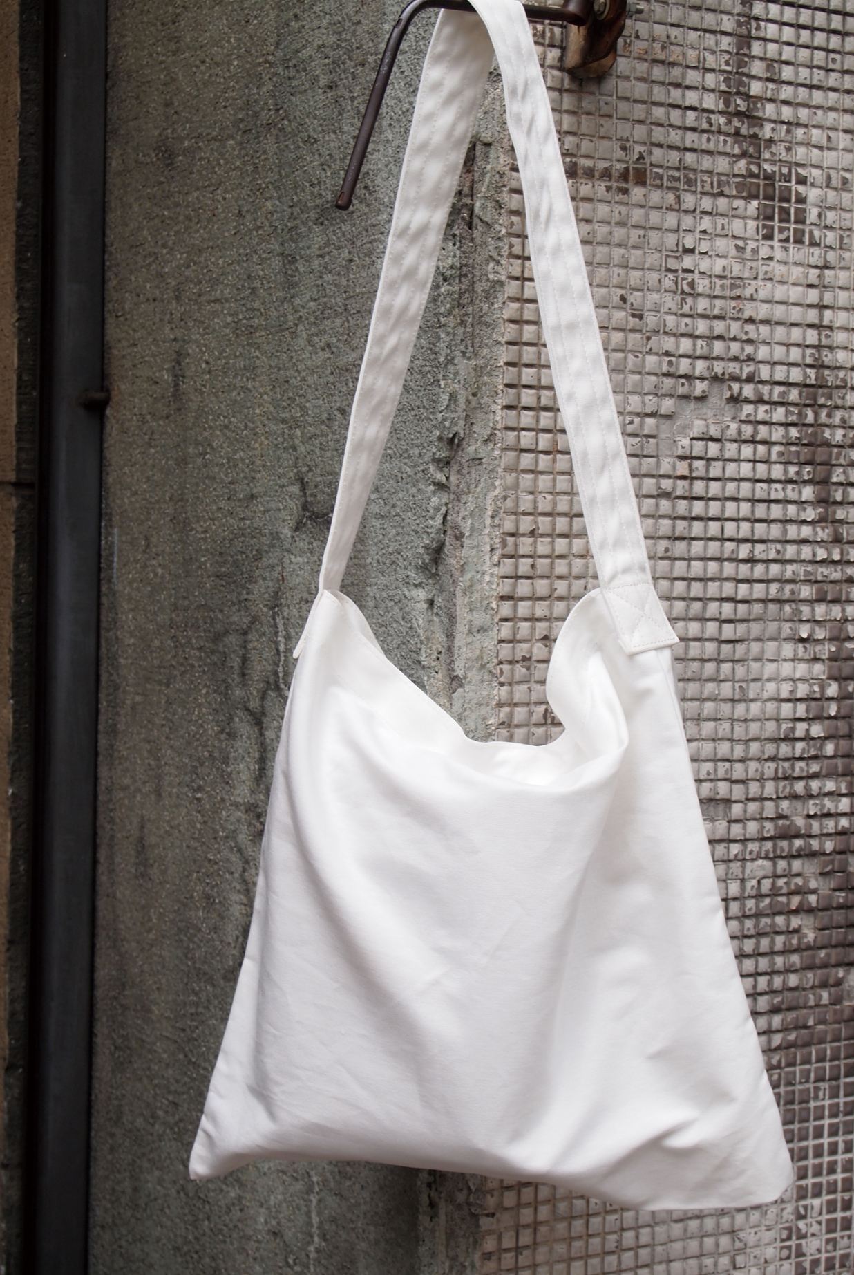 キャンバスフラットショルダー白