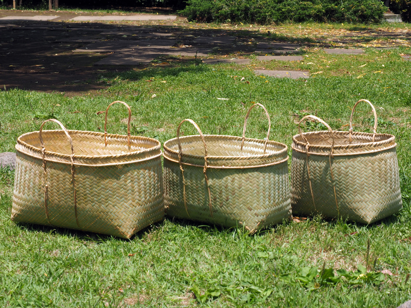 ラオスマルシェカゴ3