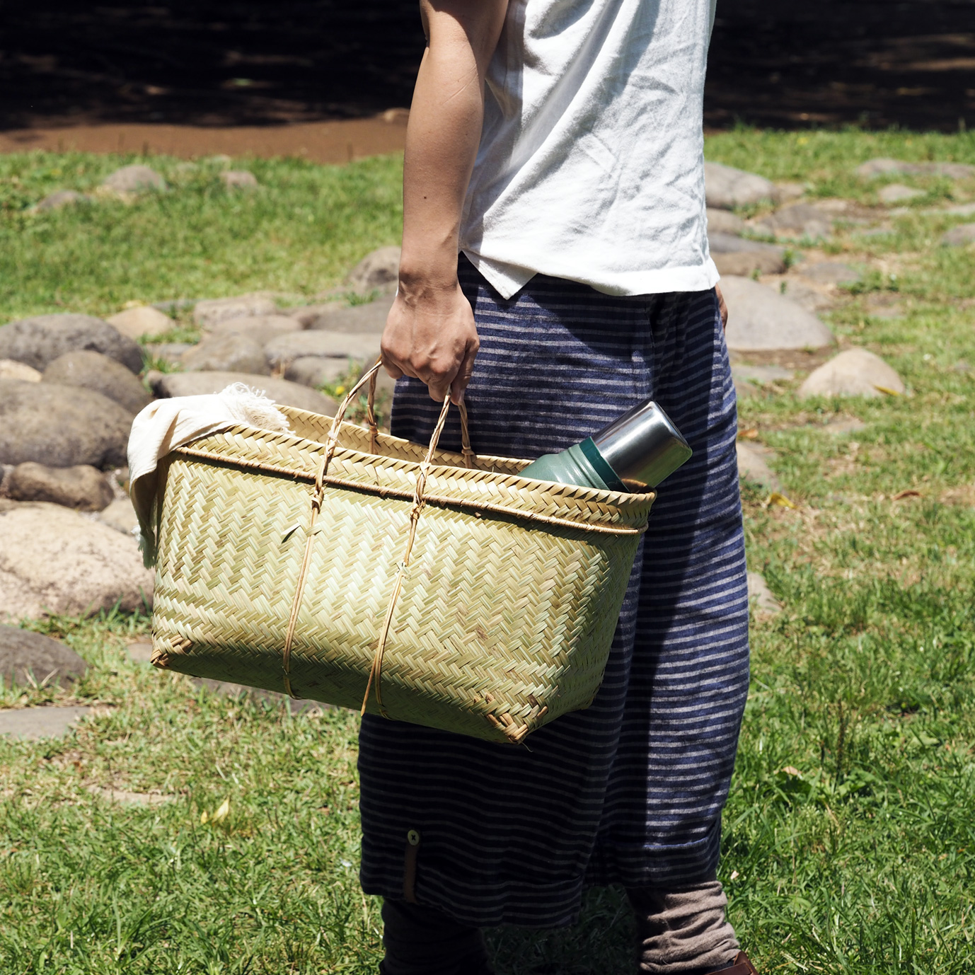 ラオスマルシェカゴイメージ